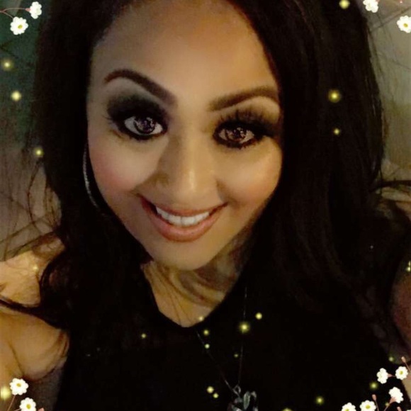 Meet your Posher, Sabrina - Picture 1 of 3